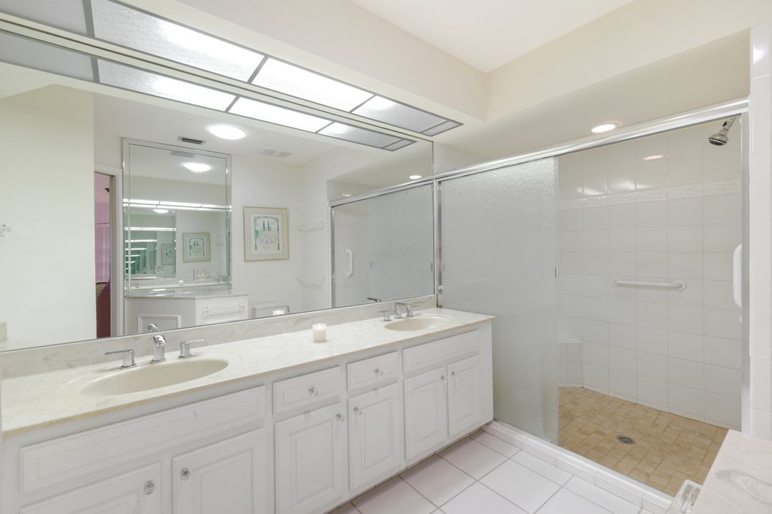 700 Bald Eagle Dr, Naples, FL 34105