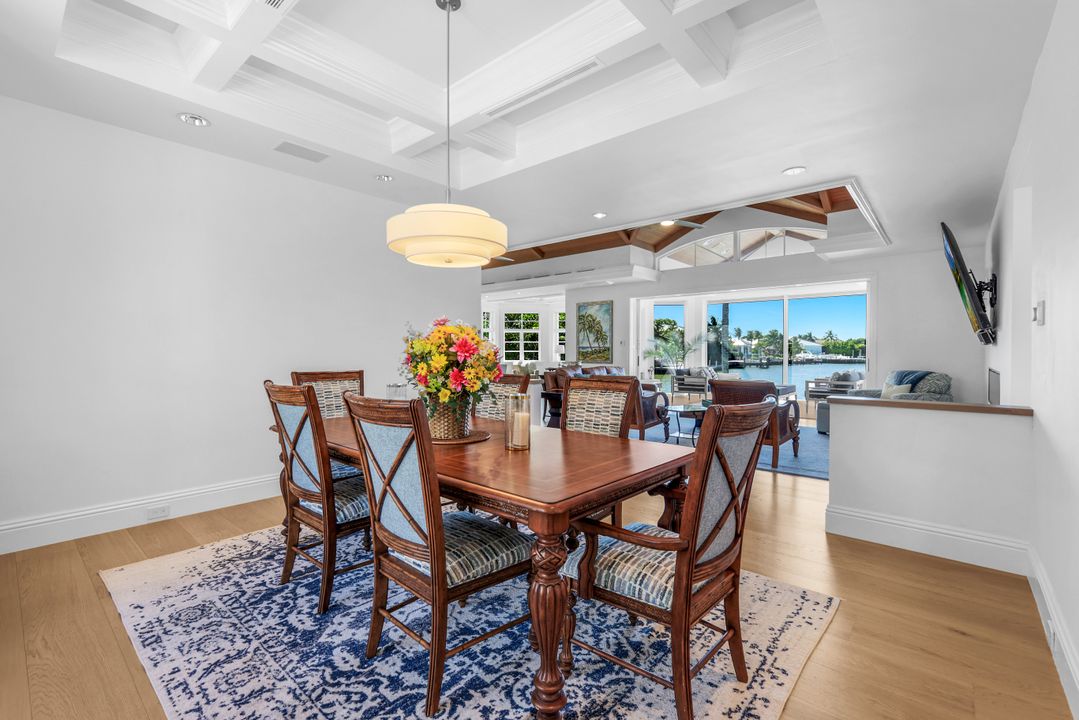 400 Springline Dr, Naples, FL 34102