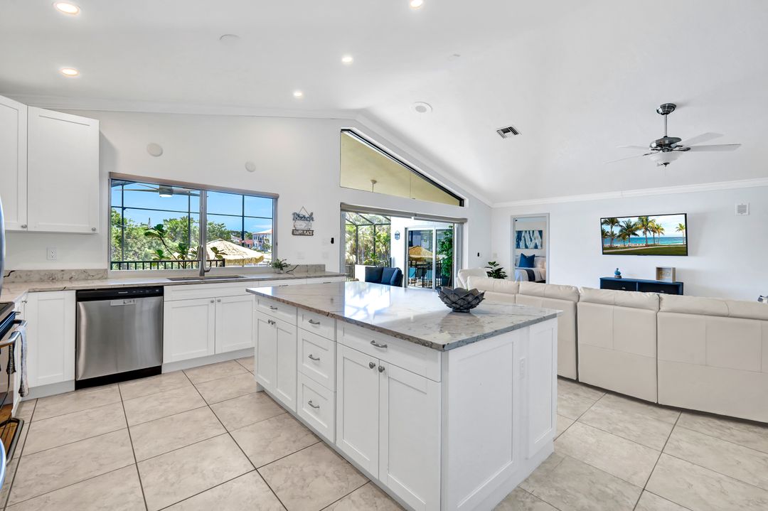 481 Lagoon Ave, Naples, FL 34108