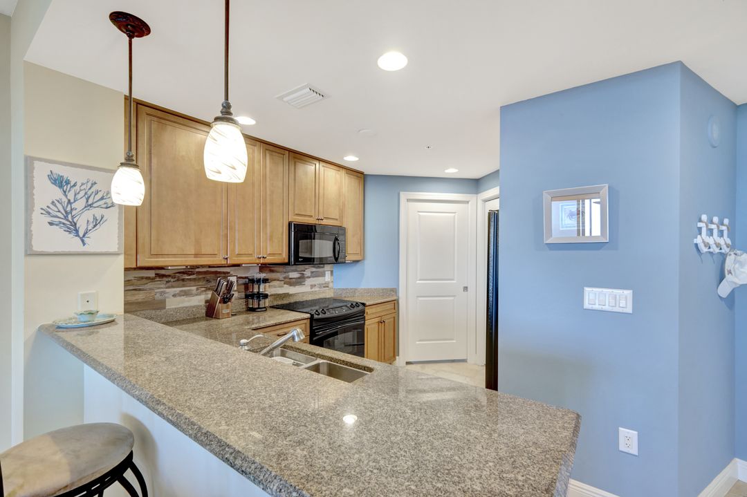 5781 Cape Harbour Dr #1005, Cape Coral, FL 33914