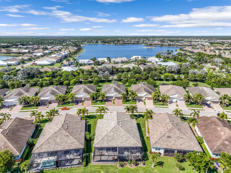 14908 Edgewater Cir, Naples, FL 34114