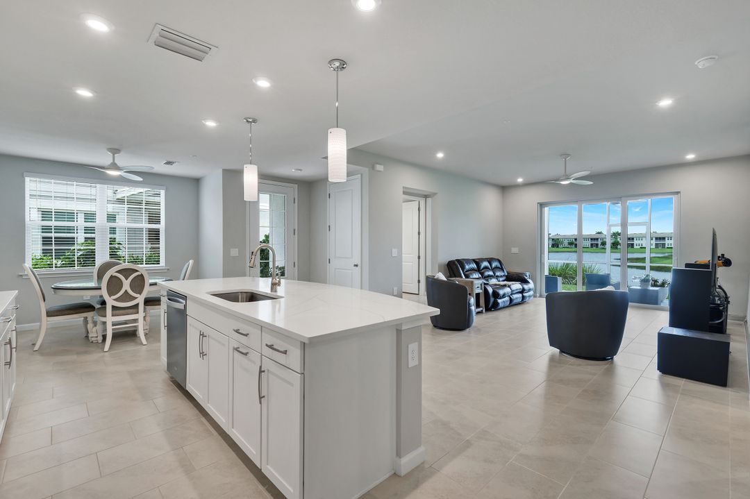 4563 Arboretum Cir #101, Naples, FL 34112