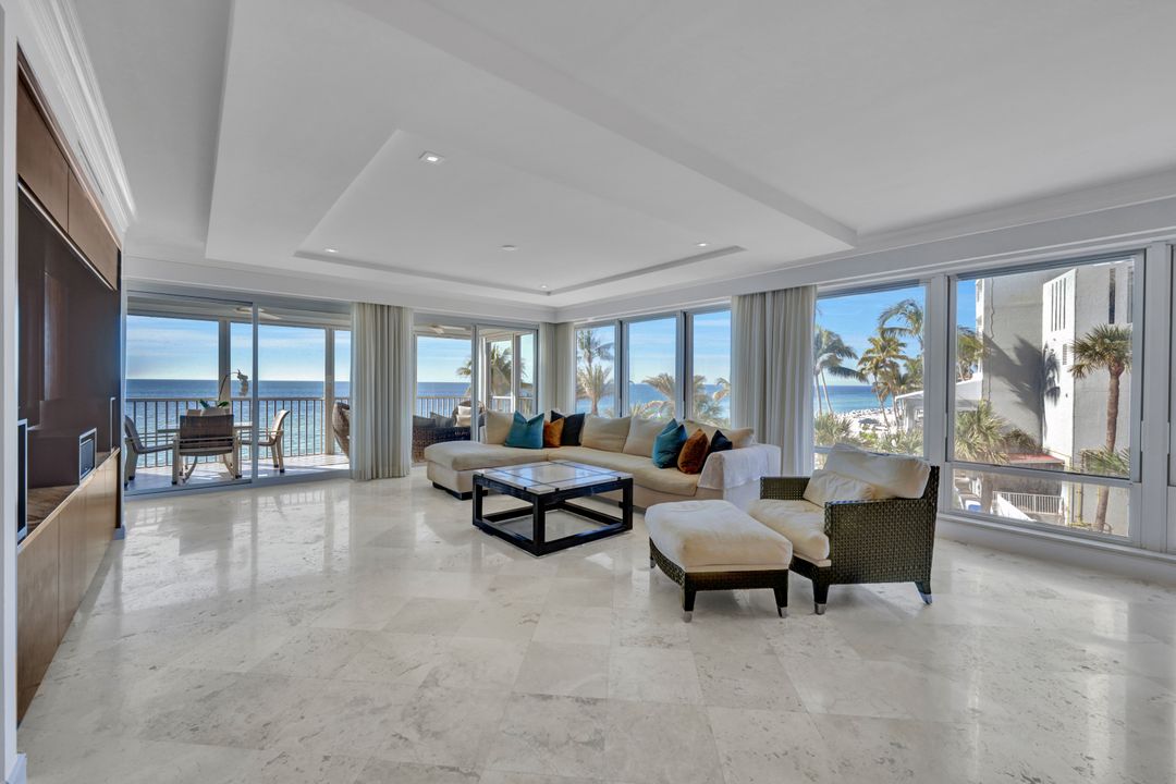 9811 Gulf Shore Dr #203, Naples, FL 34108