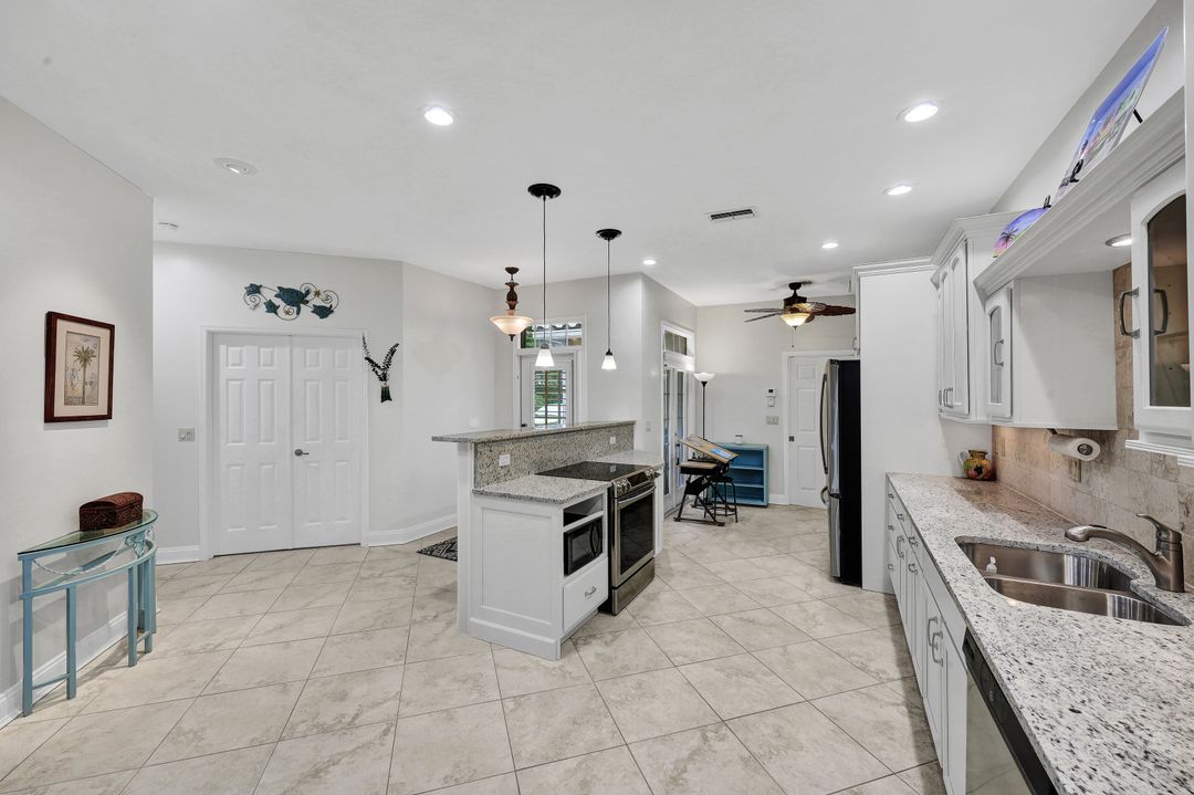 3411 Wildwood Lake Cir, Bonita Springs, FL 34134