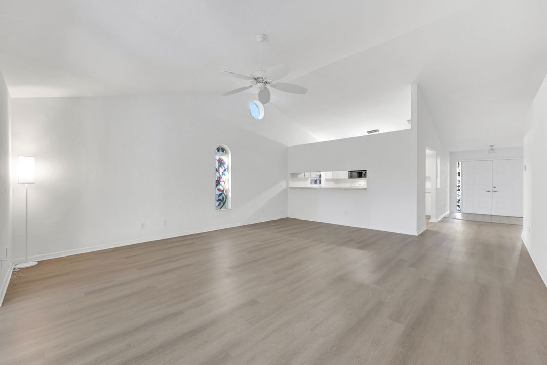 812 102nd Ave N, Naples, FL 34108