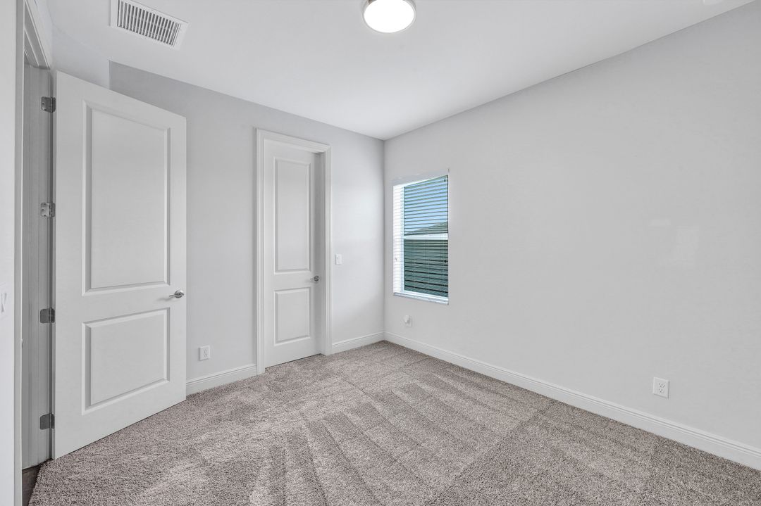 9074 Montserrat Dr, Naples, FL 34114