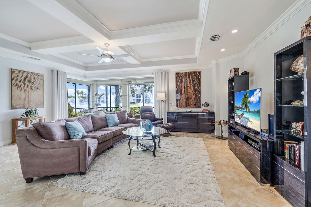 525 Avellino Isles Cir #33101, Naples, FL 34119