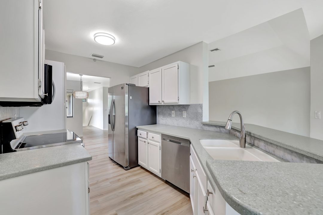 206 Bennington Dr #5, Naples, FL 34104