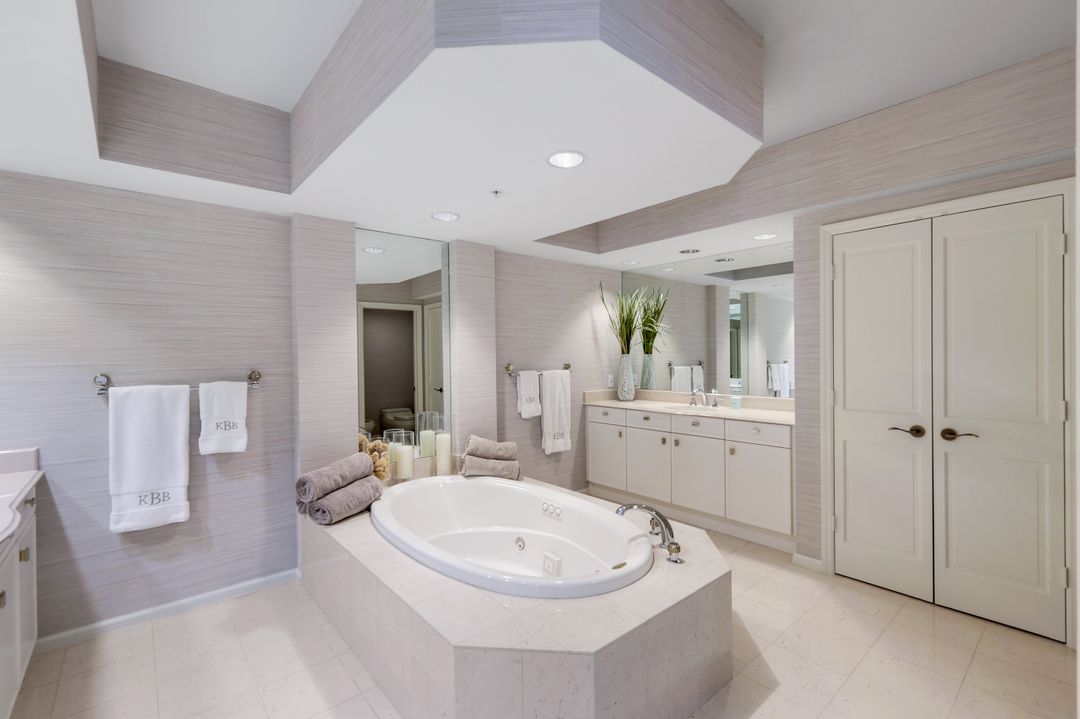 8231 Bay Colony Dr #1701, Naples, FL 34108