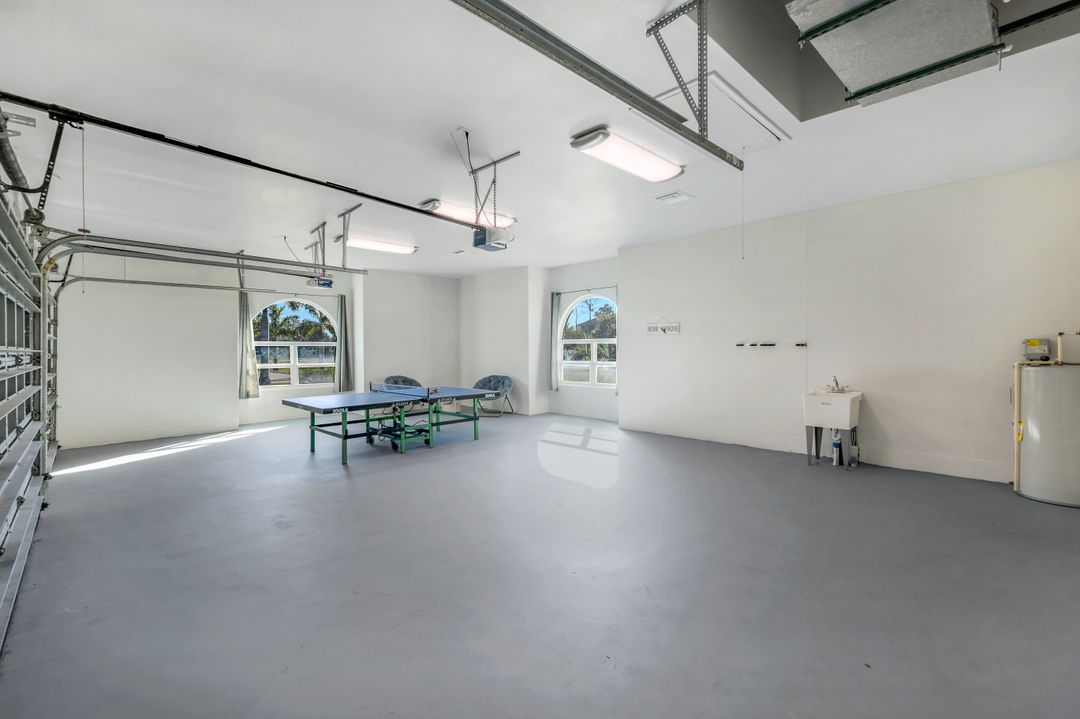 90 22nd Ave NW, Naples, FL 34120