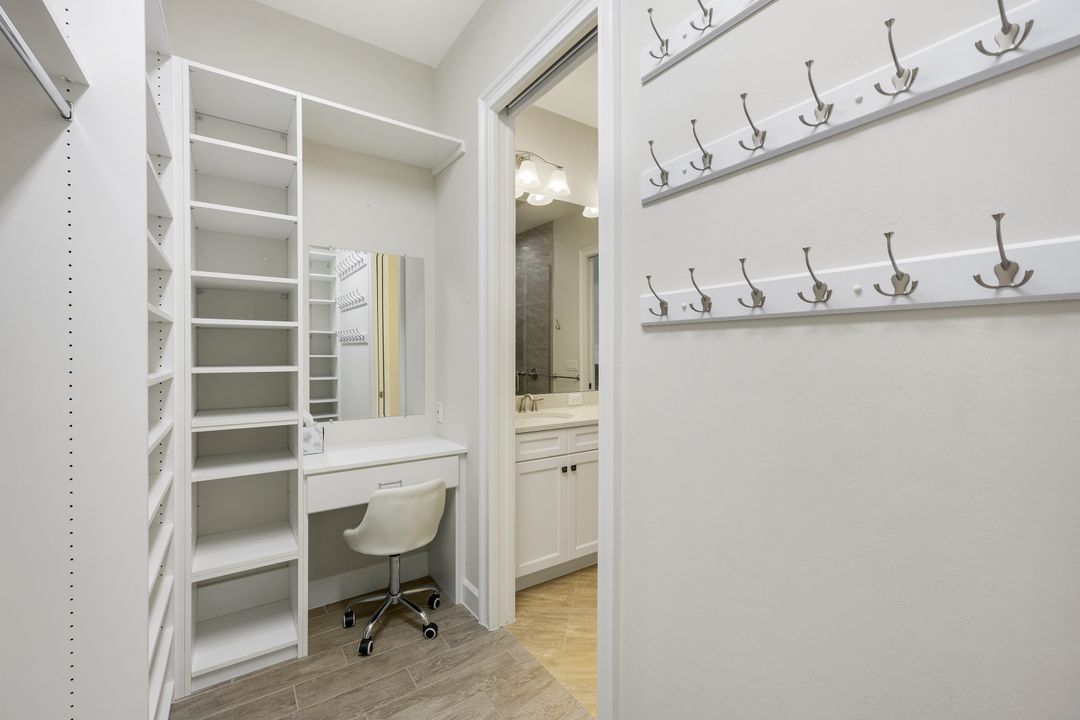 5665 Highbourne Dr, Naples, FL 34113
