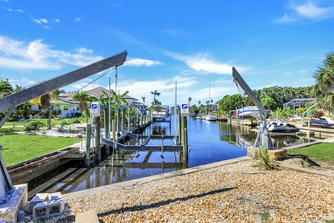 5308 Baypoint Ct, Cape Coral, FL 33904