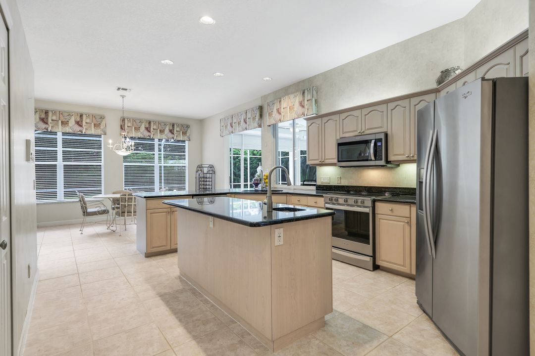 12820 Silverthorn Ct, Bonita Springs, FL 34135