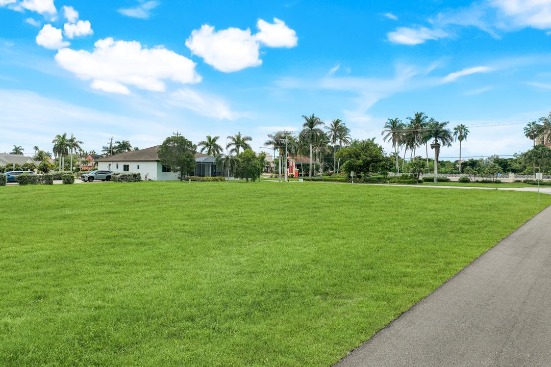 5425 SW 16th Pl, Cape Coral, FL 33914