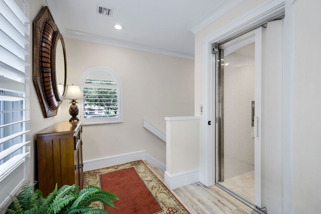 526 Lake Louise Cir #402, Naples, FL 34110