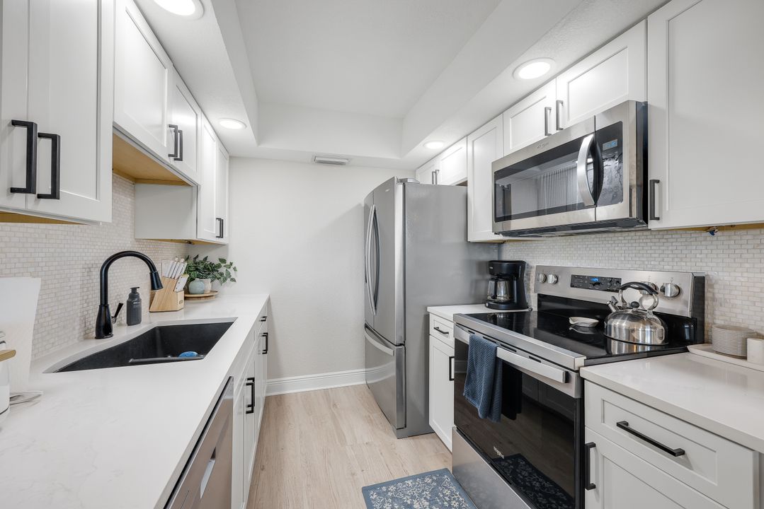 896 Buttonwood Dr  #108, Fort Myers Beach, FL 33931