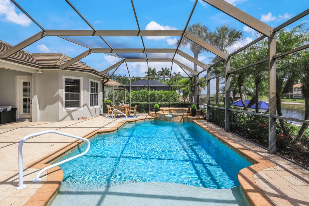 8810 Spinner Cove Ln, Naples, FL 34120