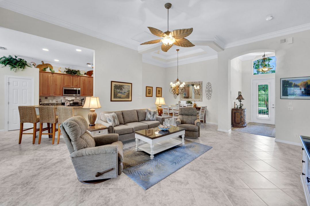 16208 Parque Ln, Naples, FL 34110