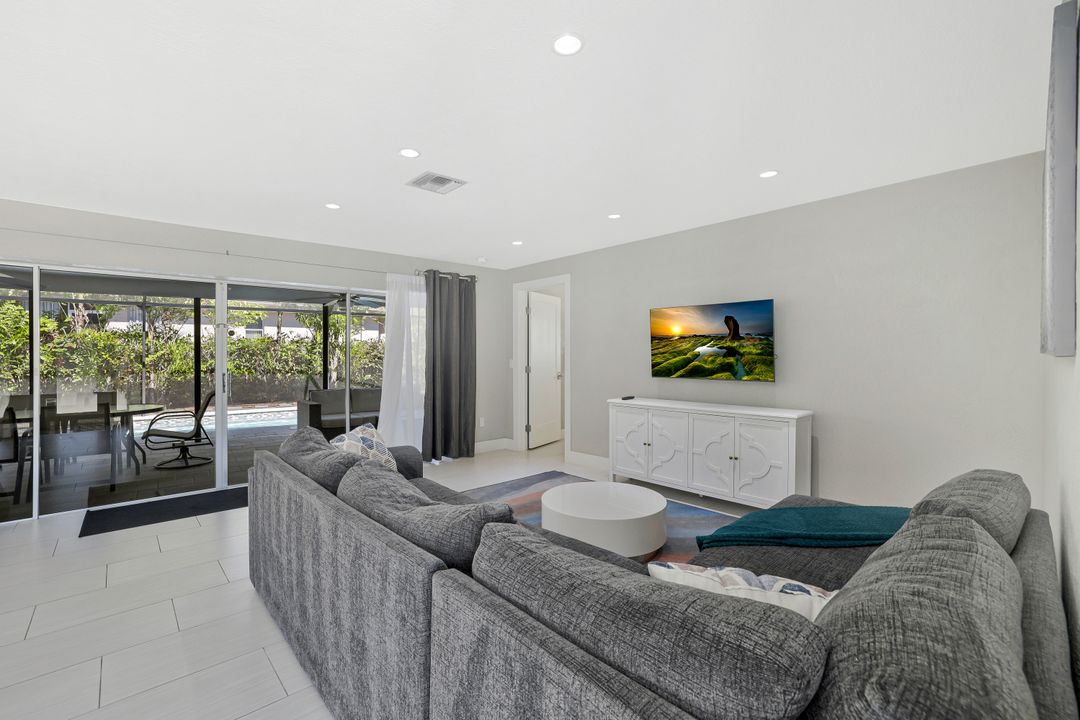 291 W Flamingo Cir, Marco Island, FL 34145