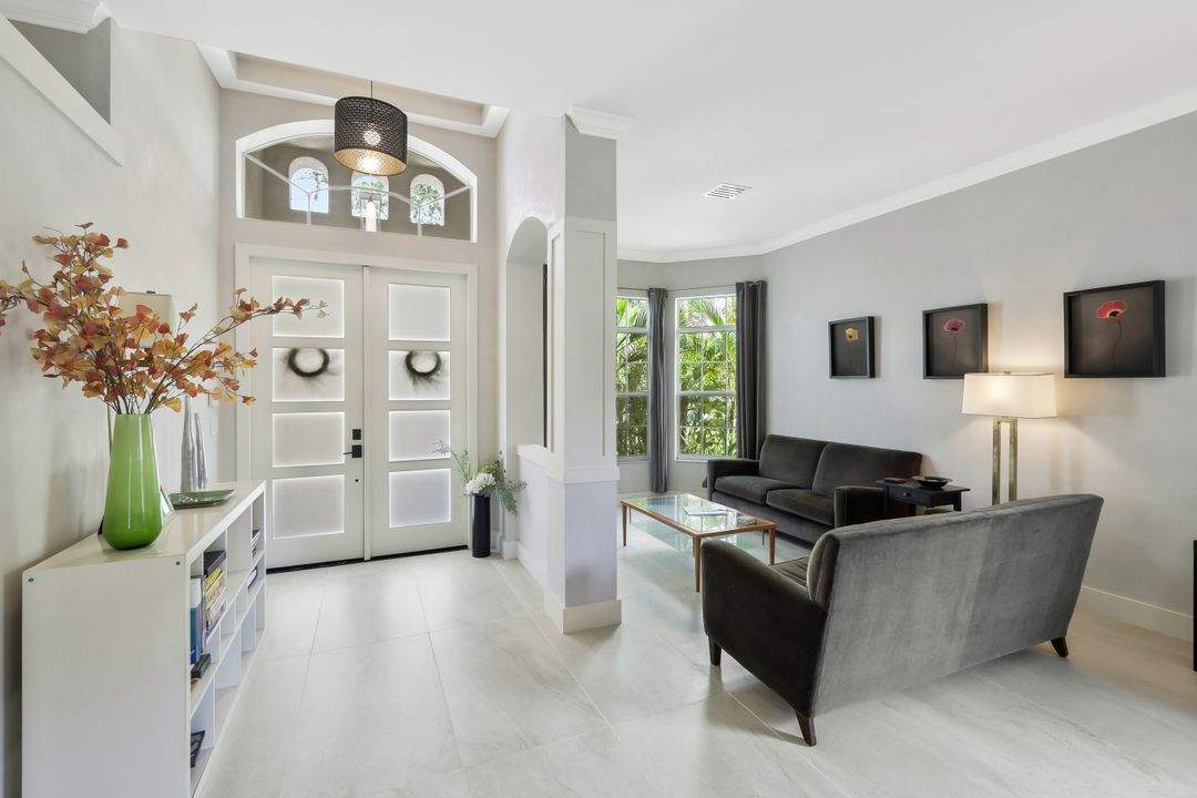 5717 Lago Villaggio Way, Naples, FL 34104