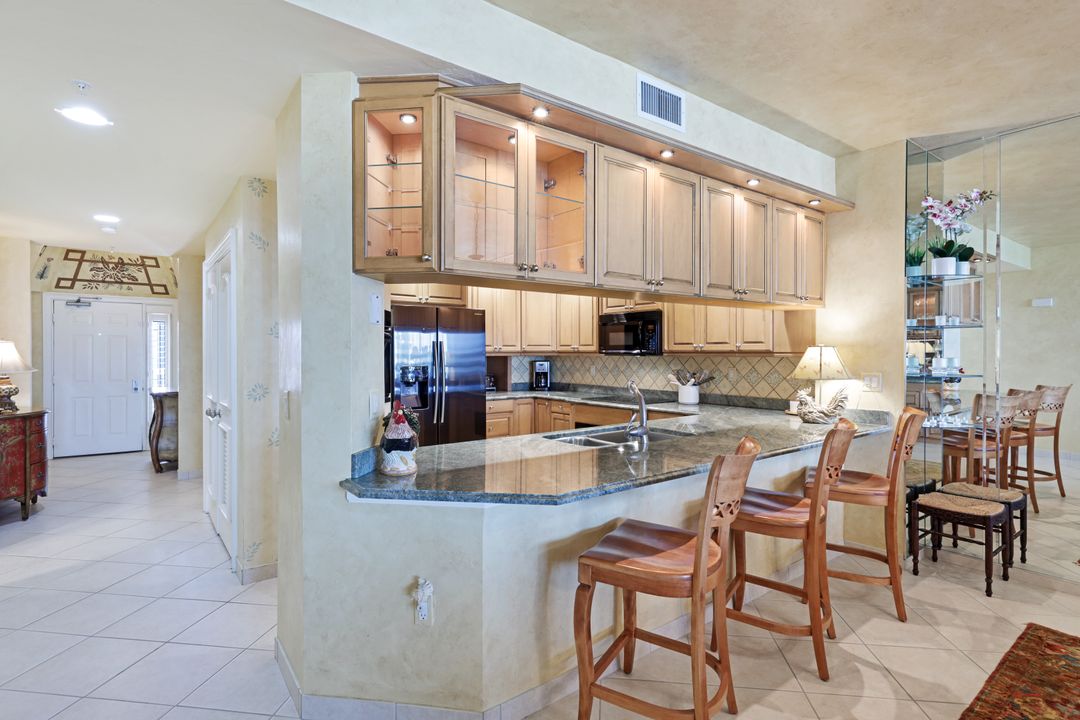 25 Bluebill Ave #1105, Naples, FL 34108