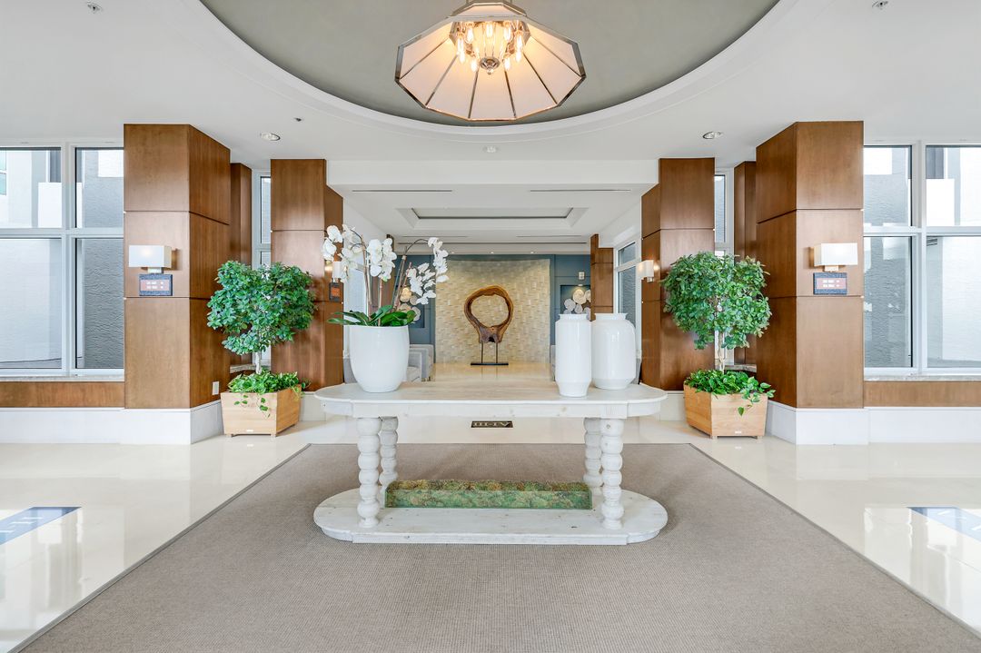 285 Grande Way #401, Naples, FL 34110