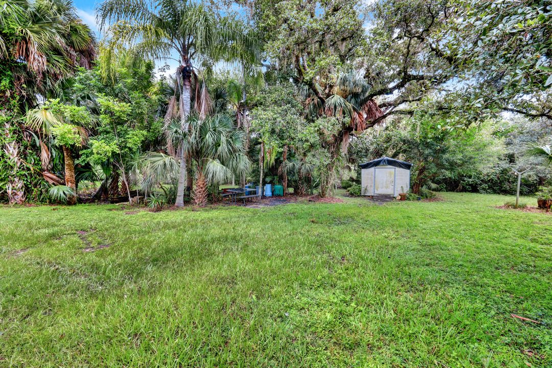 18200 Elmwood Dr, Alva, FL 33920