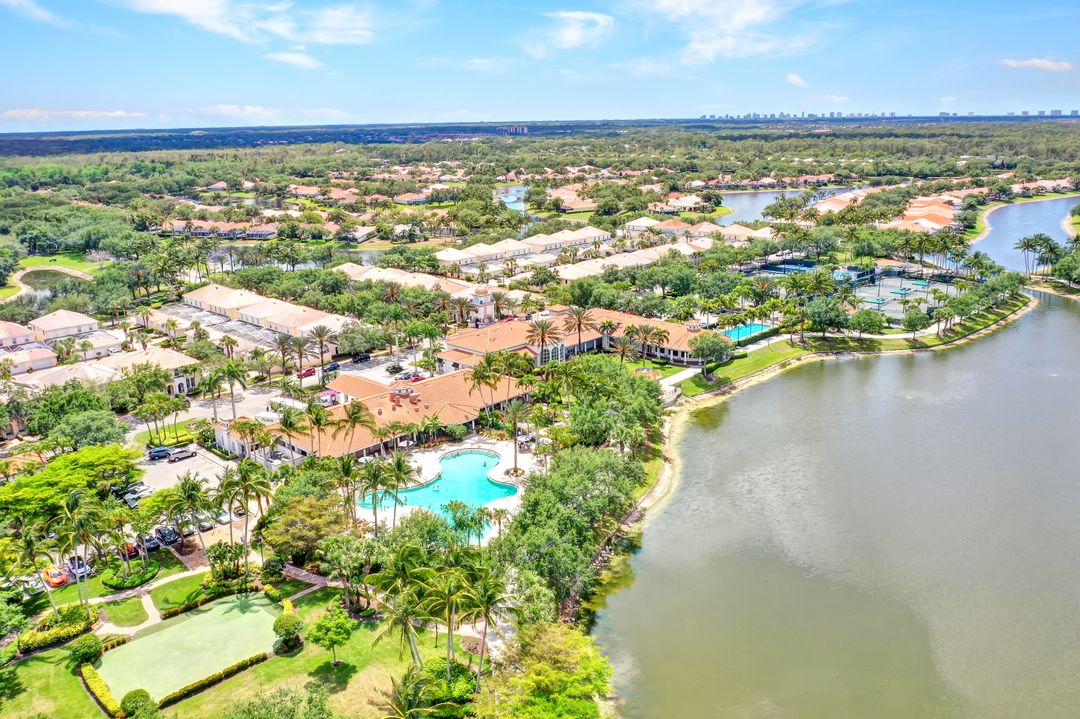 5441 Freeport Ln, Naples, FL 34119