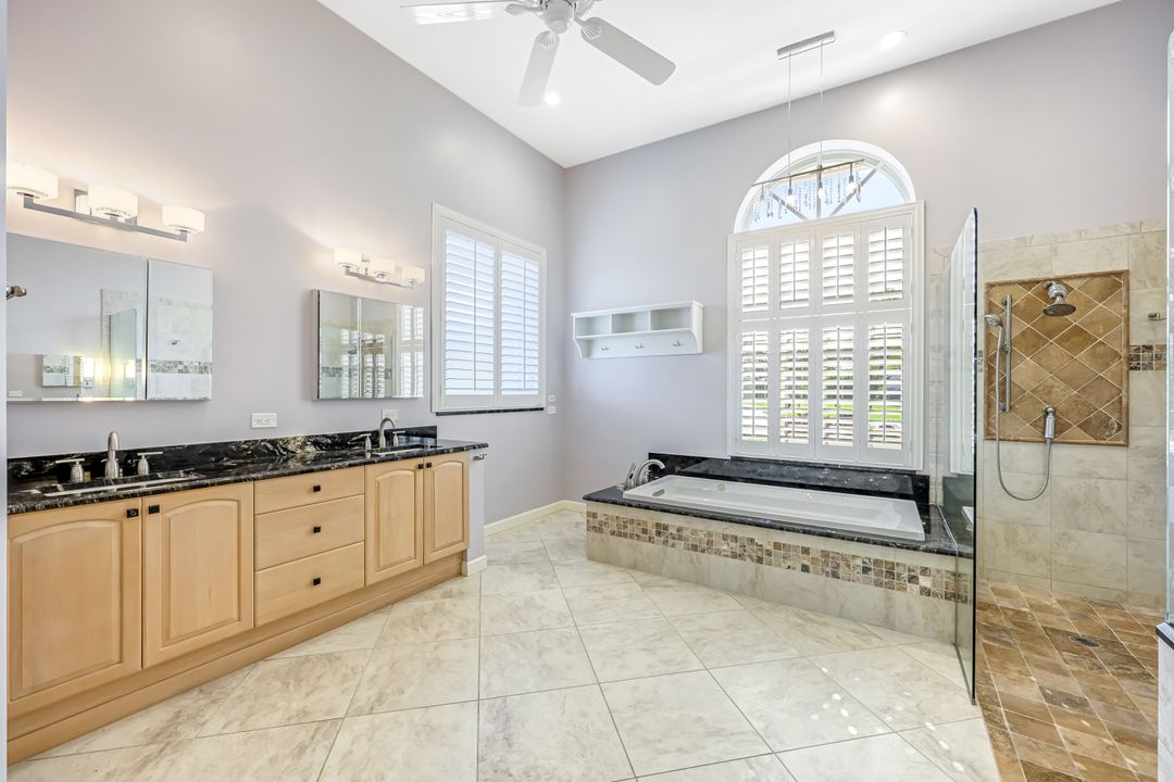 2035 Castle Garden Ln, Naples, FL 34110