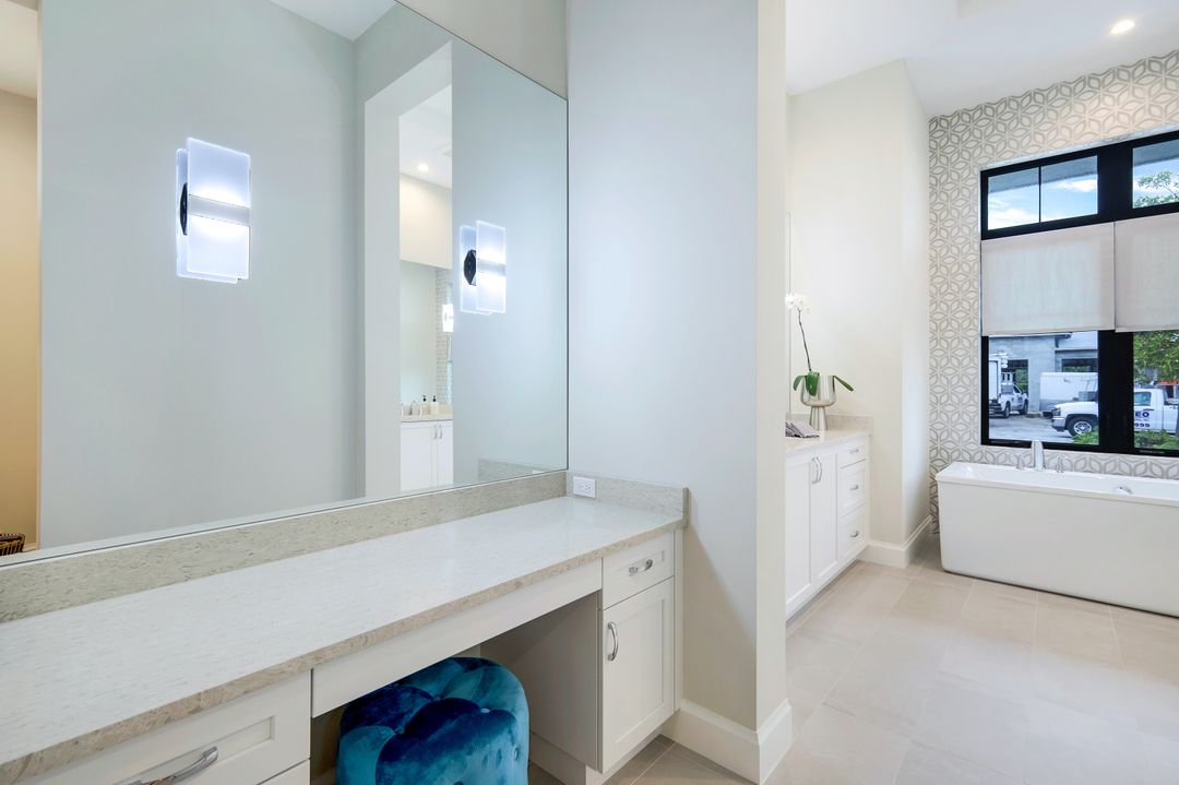 16724 Enclave Cir, Naples, FL 34110