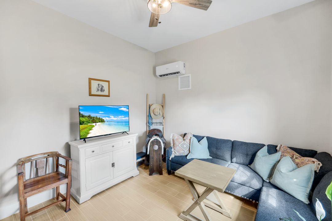 1960 Moulder Dr, Naples, FL 34120