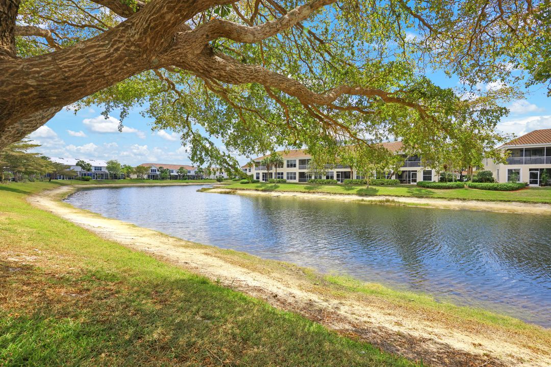 1088 Oxford Ln #48, Naples, FL 34105