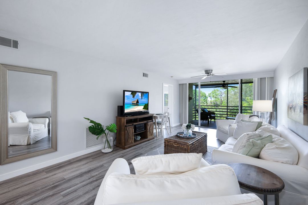 15191 Cedarwood Ln, Naples, FL 34110