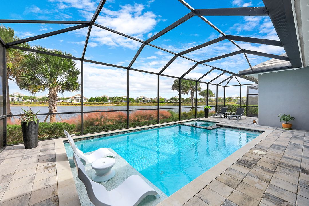 6177 Megans Bay Dr, Naples, FL 34112