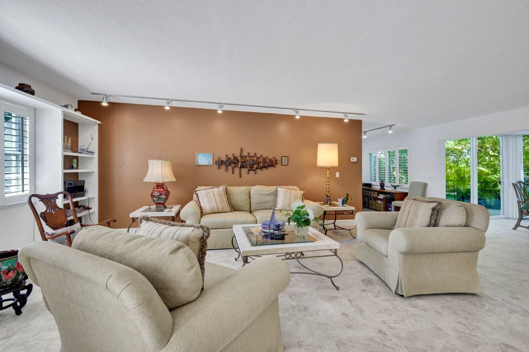 4772 West Blvd #E-102, Naples, FL 34103