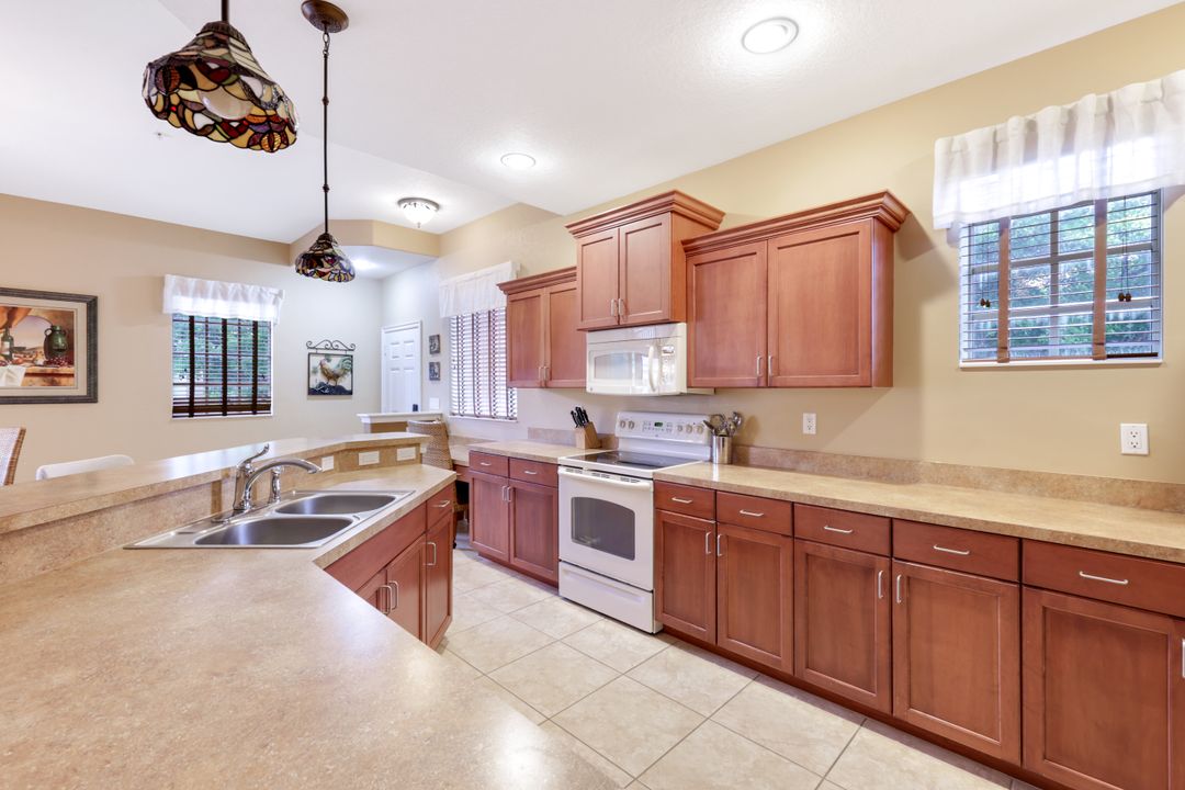 8721 Piazza Del Lago Cir #205, Estero, FL 33928