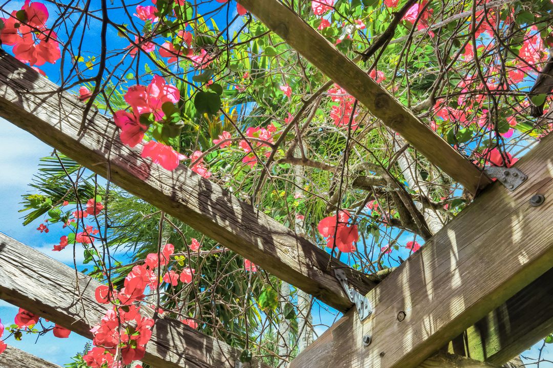 330 Bald Eagle Dr, Naples, FL 34105