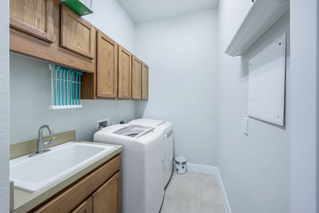 1776 Birdie Dr, Naples, FL 34120