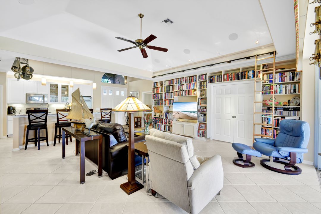 4383 Pomarine Ct, Naples, FL 34119