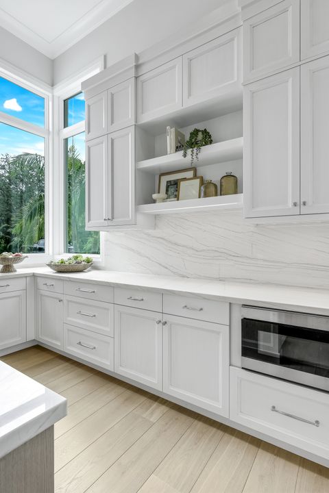 208 Hickory Rd, Naples, FL 34108