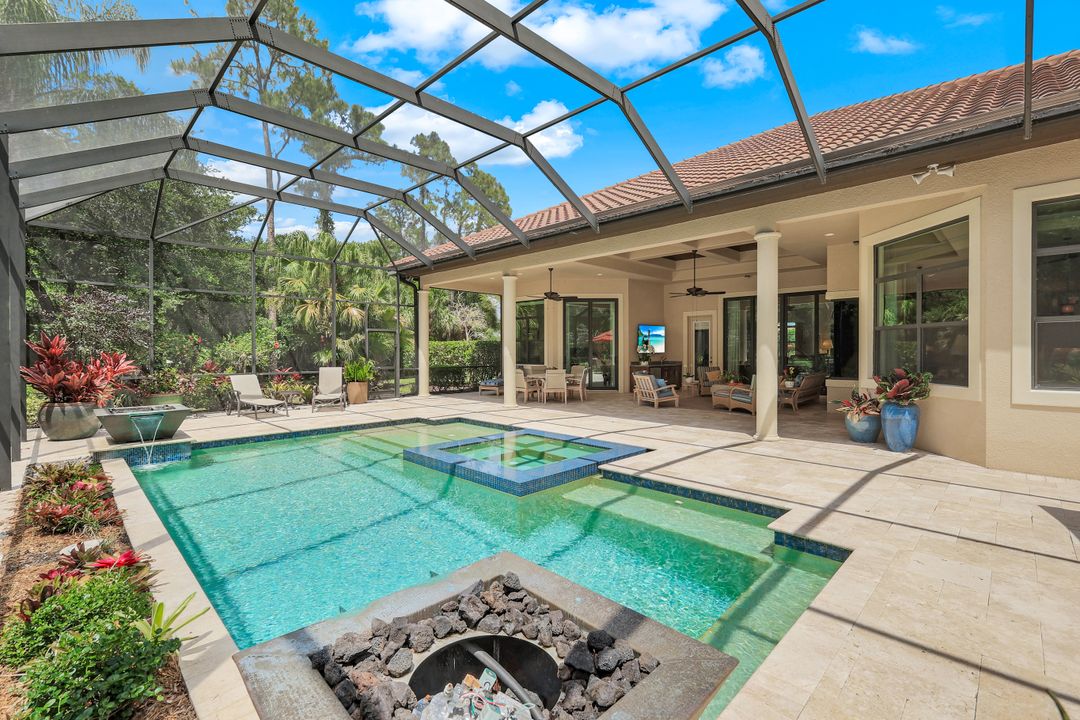 6477 Costa Cir, Naples, FL 34113