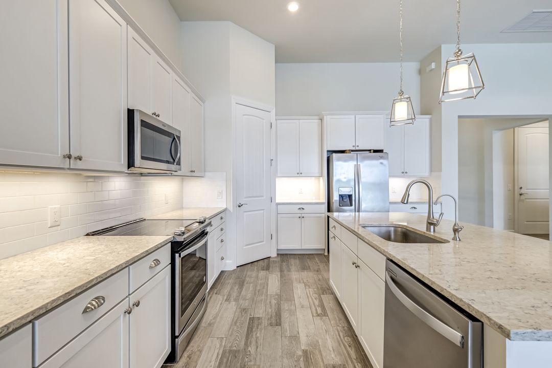 17146 Ashcomb Wy, Estero, FL 33928
