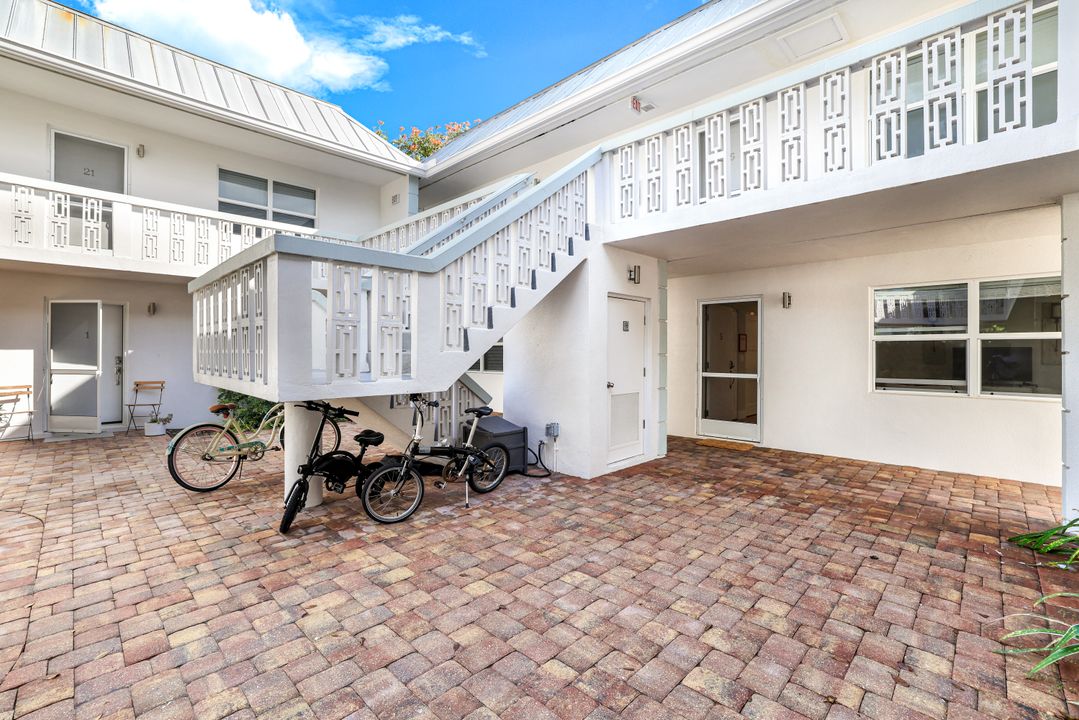 780 10th Ave S #5, Naples, FL 34102