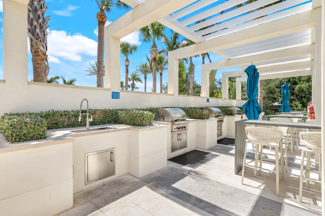 6897 Grenadier Blvd #601, Naples, FL 34108