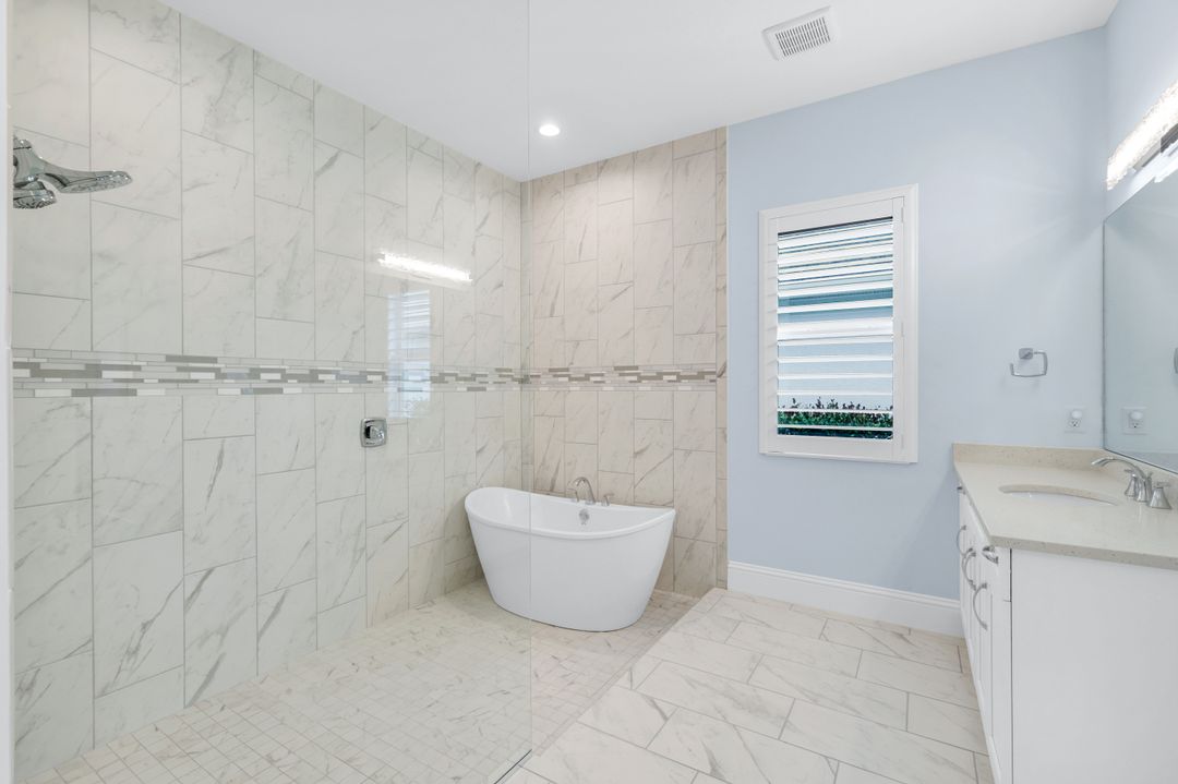 14386 Laguna Spgs Ln, Naples, FL 34114