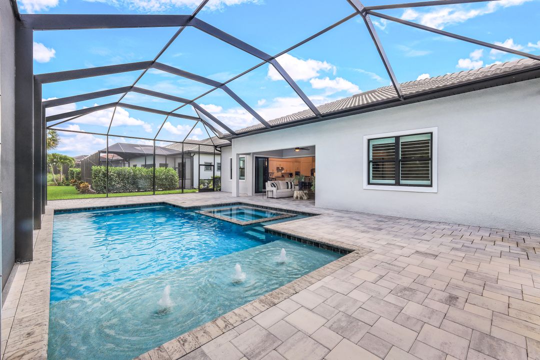 9446 Night Heron Ln, Naples, FL 34120