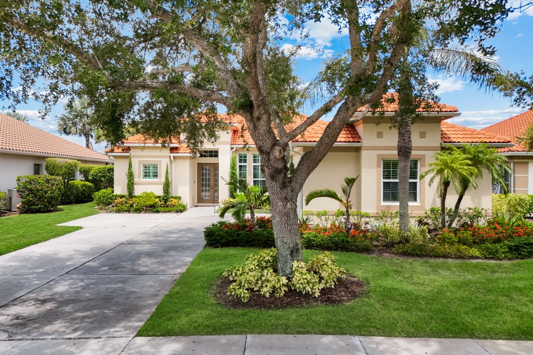 8223 Potomac Ln, Naples, FL 34104