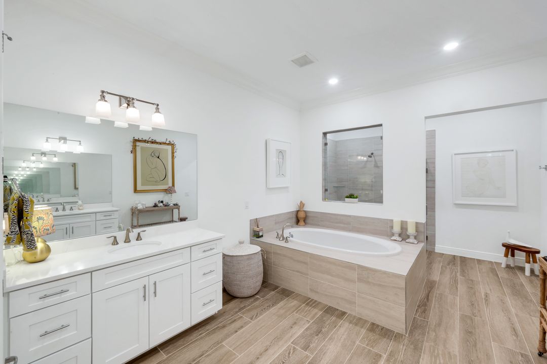 2472 Breakwater Wy #11-102, Naples, FL 34112