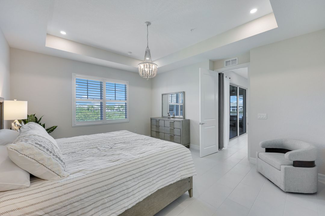 273 Indies Dr E #202, Naples, FL 34114