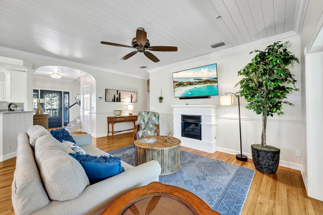 3822 Survey Cir, Bonita Springs, FL 34134